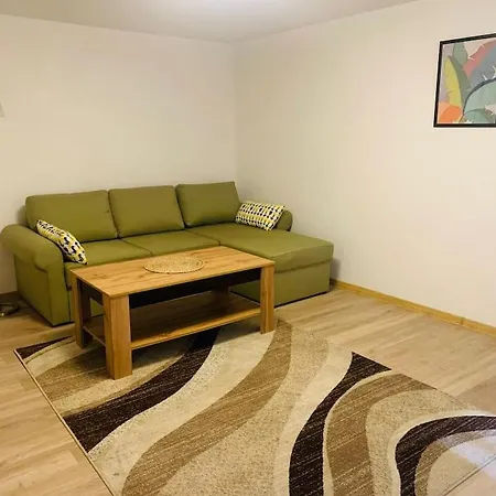 Spacious Retreat With Terrace And Garden Apartman *