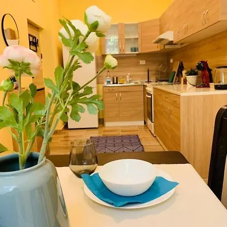 Spacious Retreat With Terrace And Garden *