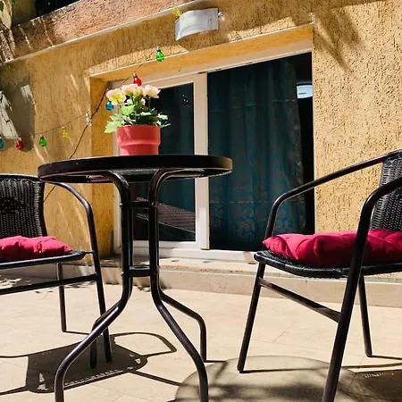 Appartamento Spacious Retreat With Terrace And Garden