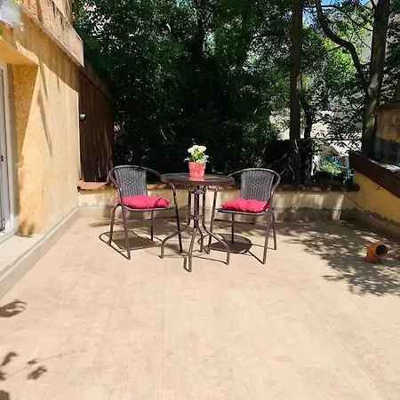 Spacious Retreat With Terrace And Garden Sofia