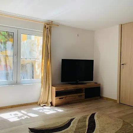 Appartamento Spacious Retreat With Terrace And Garden *