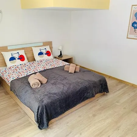 Spacious Retreat With Terrace And Garden *